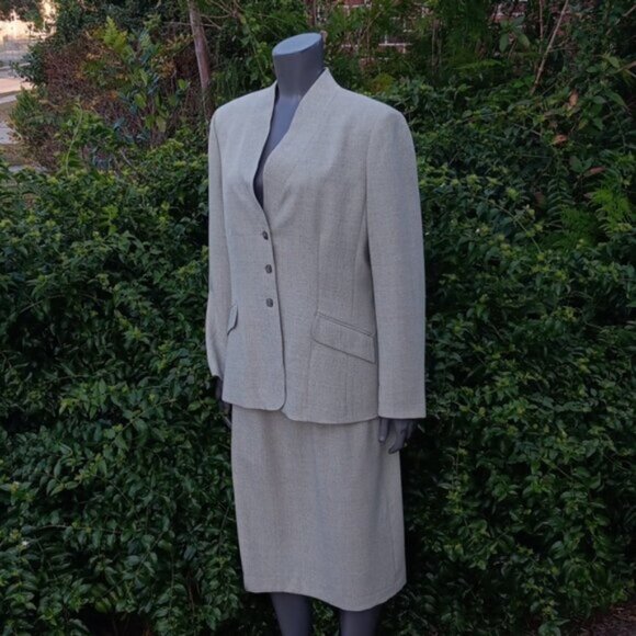 KASPER LADIES LIGHT GRAY COLLARLESS (2) PC SKIRT SET - Picture 12 of 17